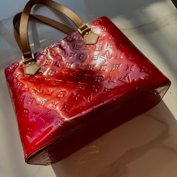 Authentic Louis Vuitton - Vernis Bag ( Glossy,Red ) - Picture 3 of 5